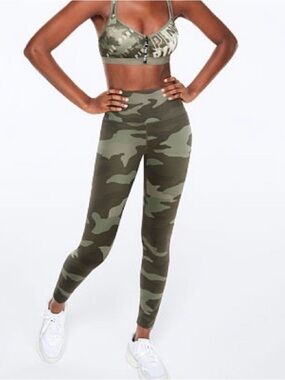 Victoria’s Secret PINK Camo Leggings